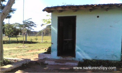 Un sólo inodoro para toda la comunidad educativa